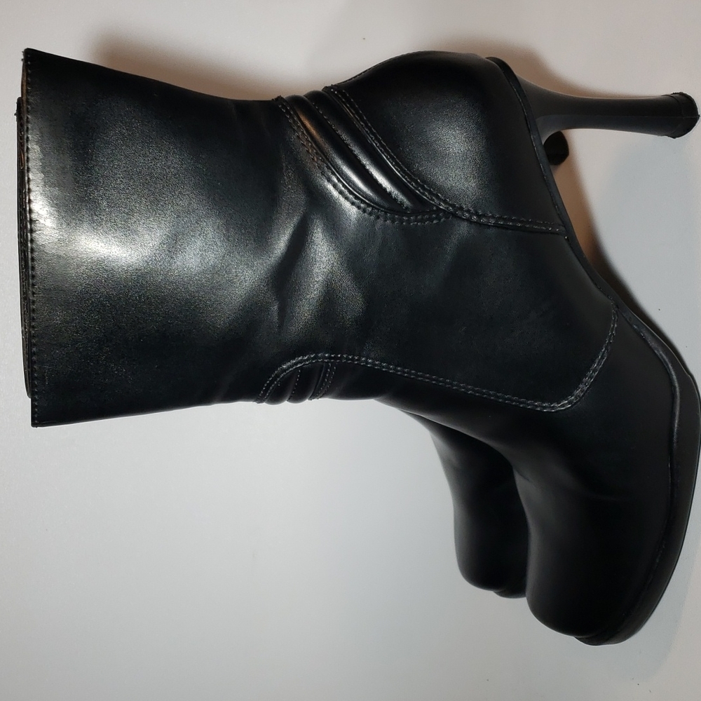 Victorian Mary Poppins Style black women's faux leather Heeled boots .